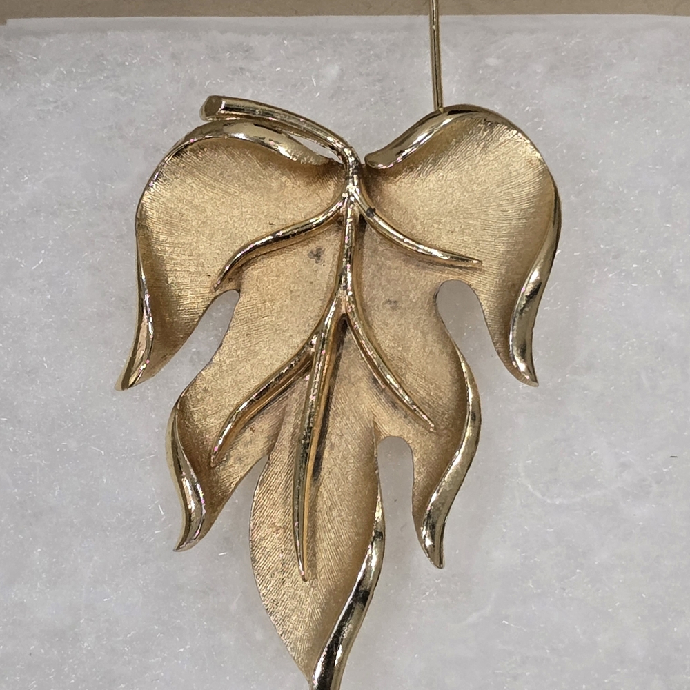 Gold Leaf Brooch Pin
